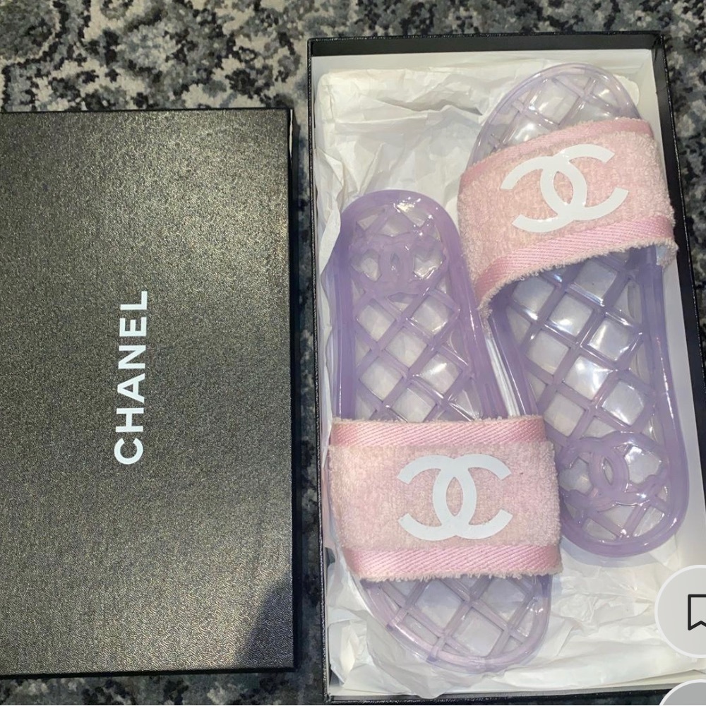 Chanel logo slides